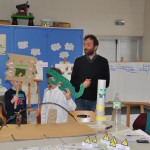 Les enfants de l'école Château de Pouilly présentent leurs projets aux habitants.